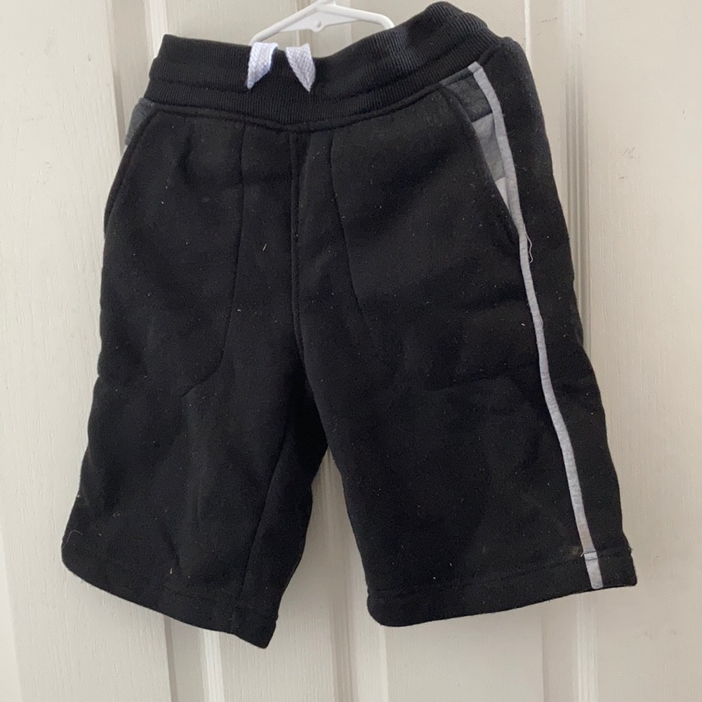 FINAL MARKDOWN Boys south pole shorts small